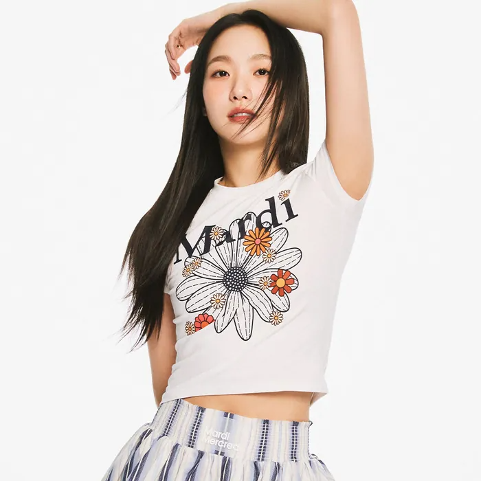 Mardi Tシャツ FLOWER 白を紙に見立て、青い花の夢を描く。